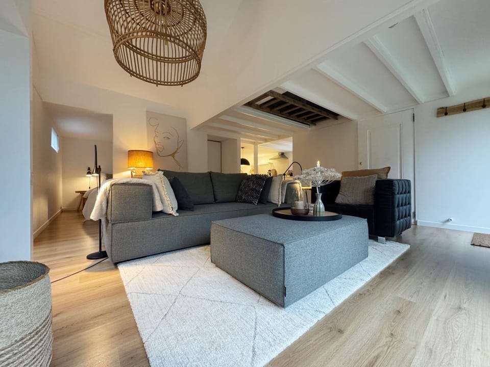 Property building, Seating area