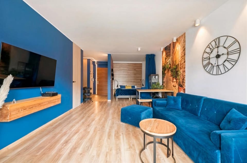 Communal lounge/ TV room, Bed, TV and multimedia, Living room, Seating area, Dining area, Evening entertainment