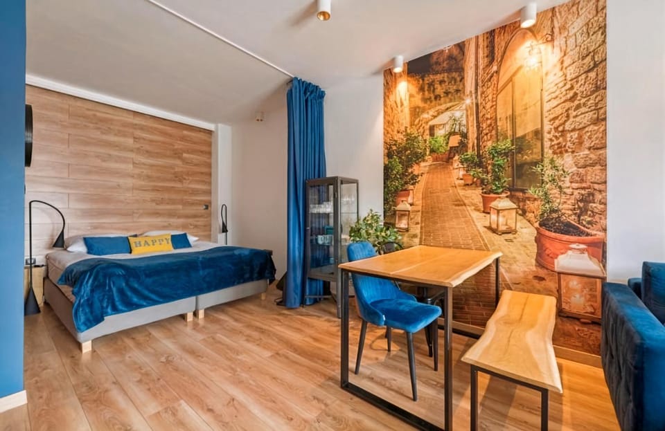 Bed, Living room, Photo of the whole room, Seating area, Dining area, Bedroom, fireplace