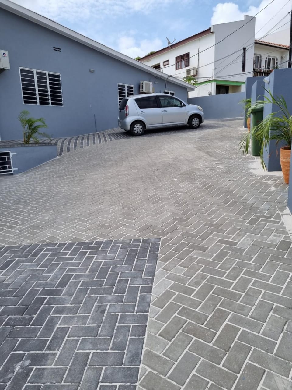 Street view, Location, Parking