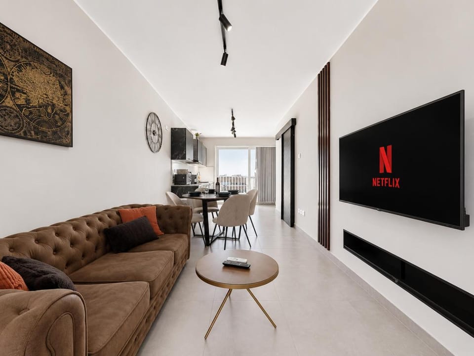 TV and multimedia, Kitchen or kitchenette, Living room, Seating area, Dining area, Evening entertainment