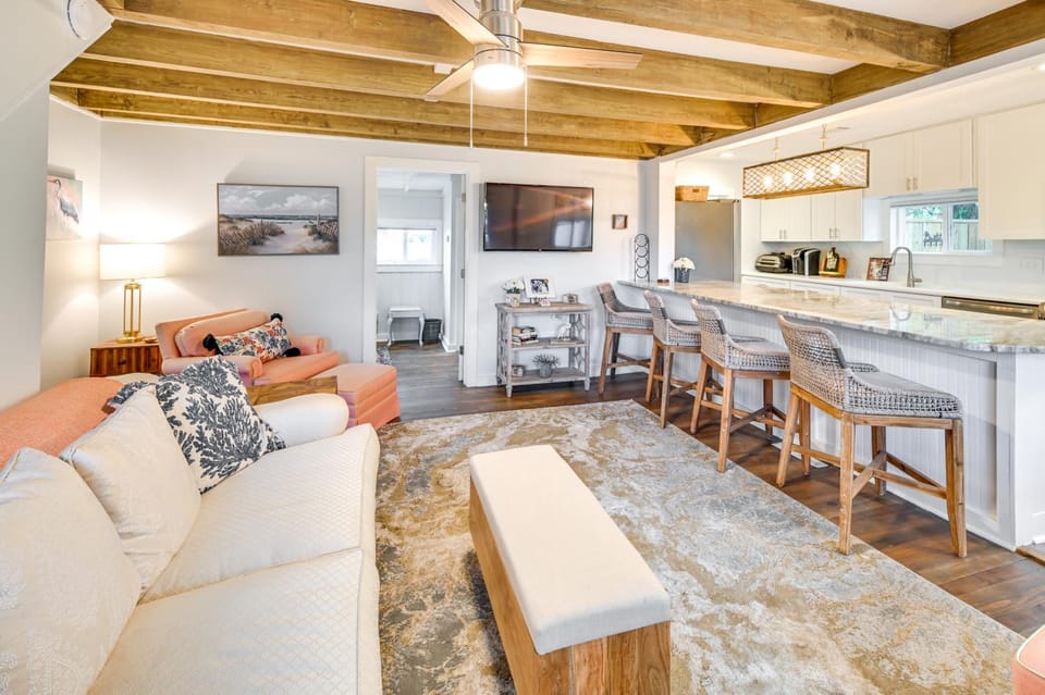 Chic Historic Myrtle Beach Cottage: Steps to Beach House in Myrtle Beach