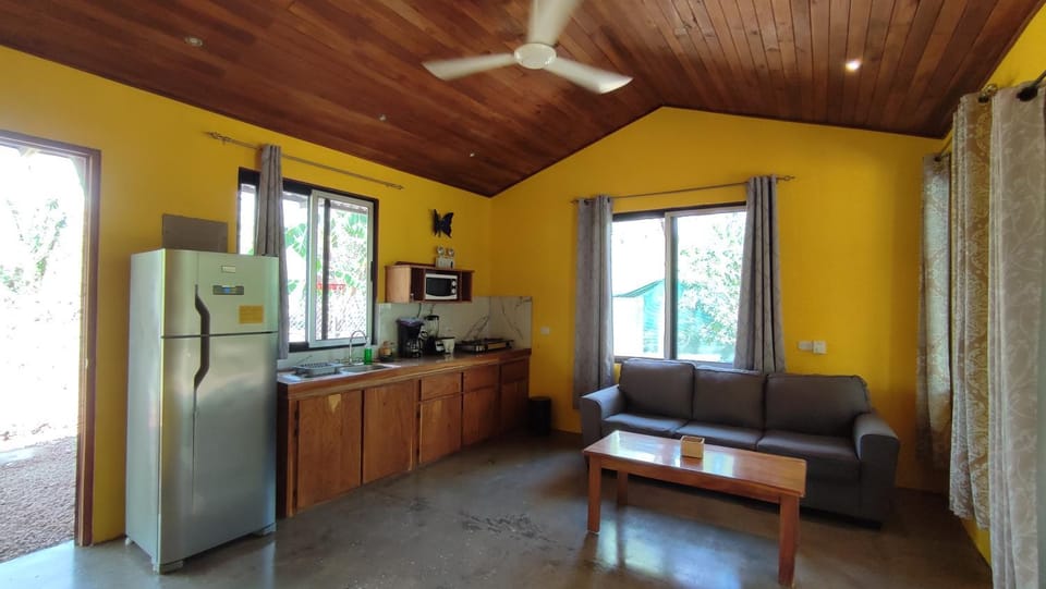 Kitchen or kitchenette, Living room, Seating area, minibar