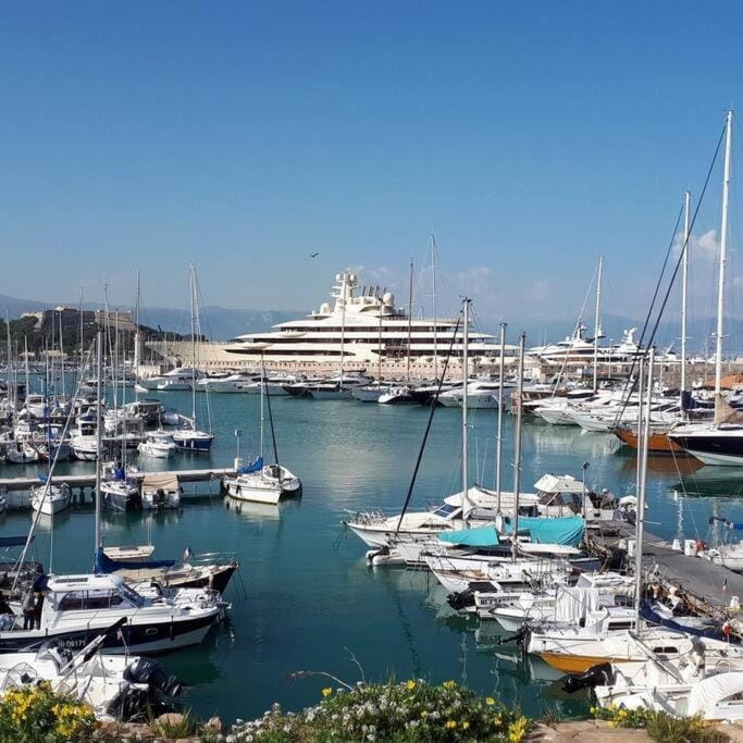 3P central refait à neuf - Parking L430cm x W275cm Apartment in Antibes
