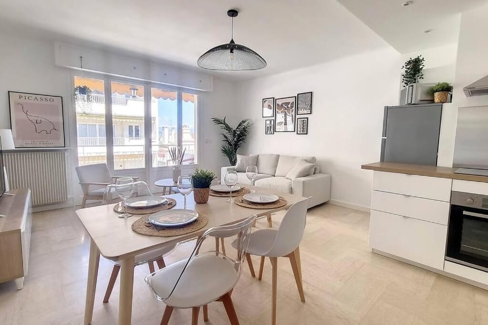 3P central refait à neuf - Parking L430cm x W275cm Apartment in Antibes