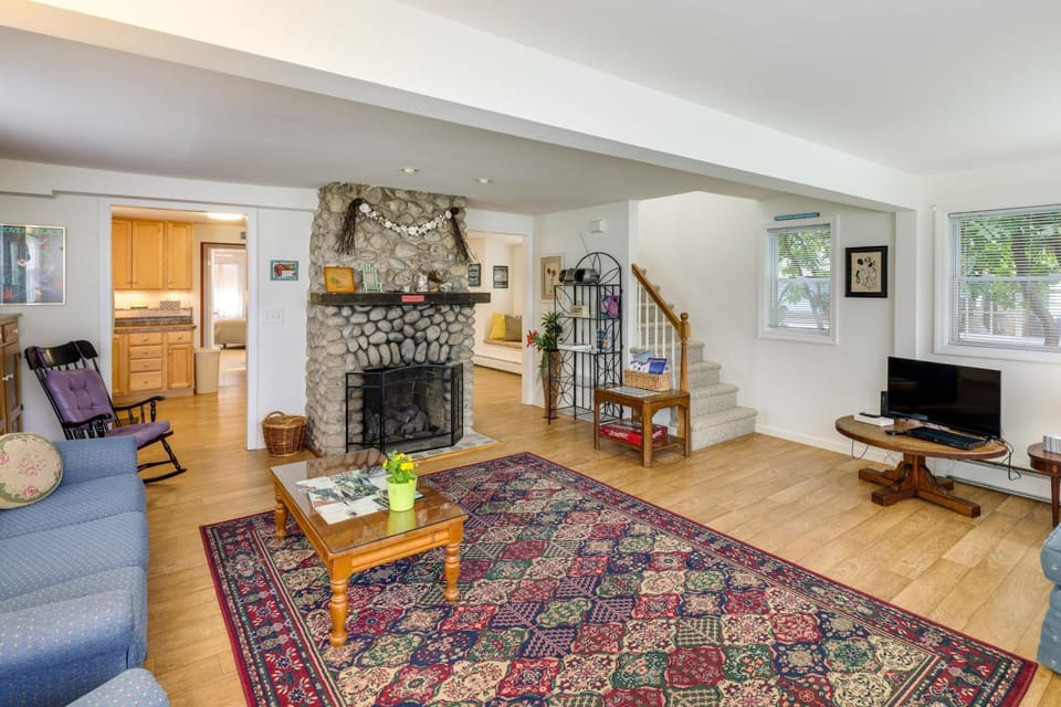 Charming Old Saybrook Home: Half-Mi to Sand & Sea! House in Old Saybrook