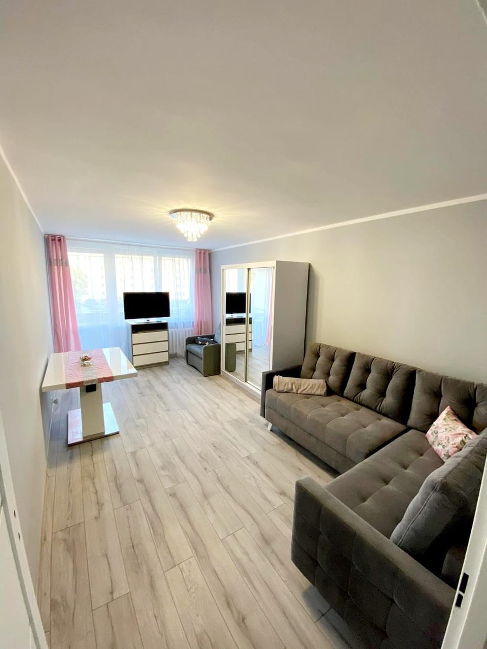 Communal lounge/ TV room, TV and multimedia, Living room, Seating area, Evening entertainment