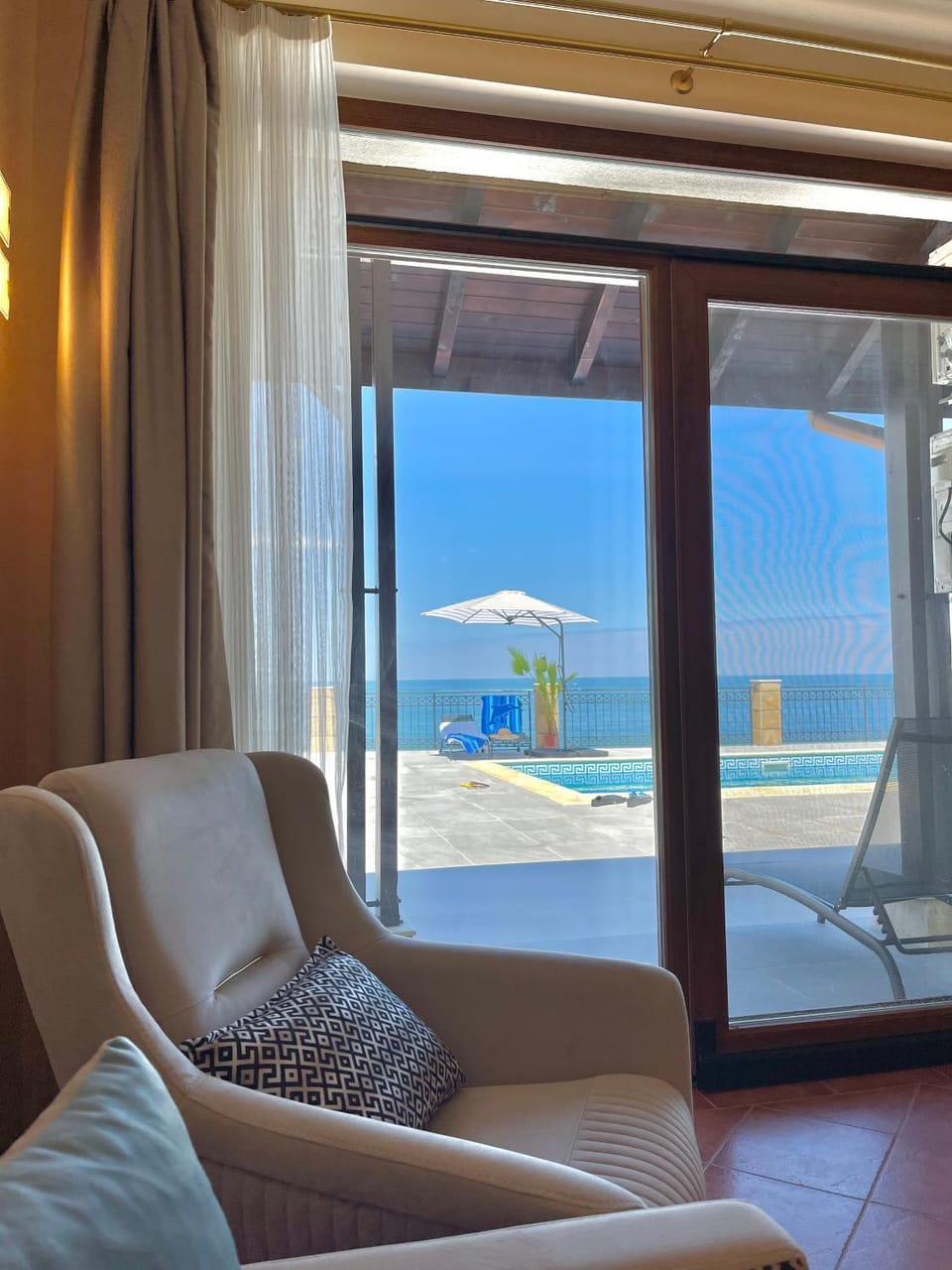Living room, Seating area, Pool view, Sea view, Swimming pool, sunbed