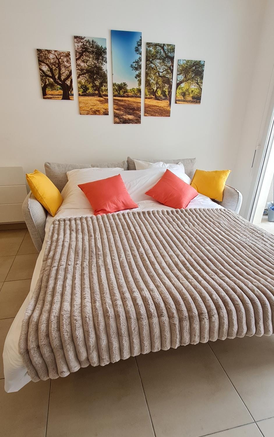 Bed, Living room, Seating area