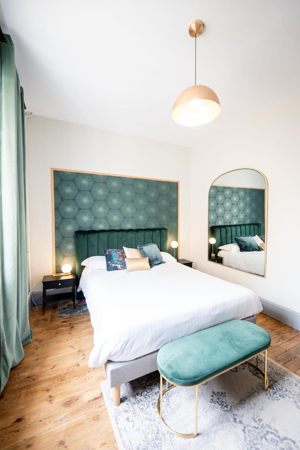 Photo of the whole room, Bedroom