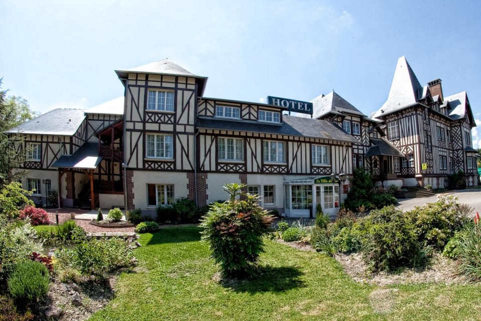 Logis Hôtel & Restaurant La Villa des Houx Hotel in Normandy
