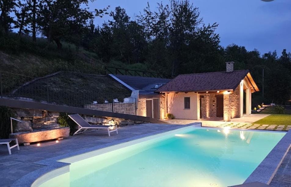 Property building, Pool view, Swimming pool, sunbed