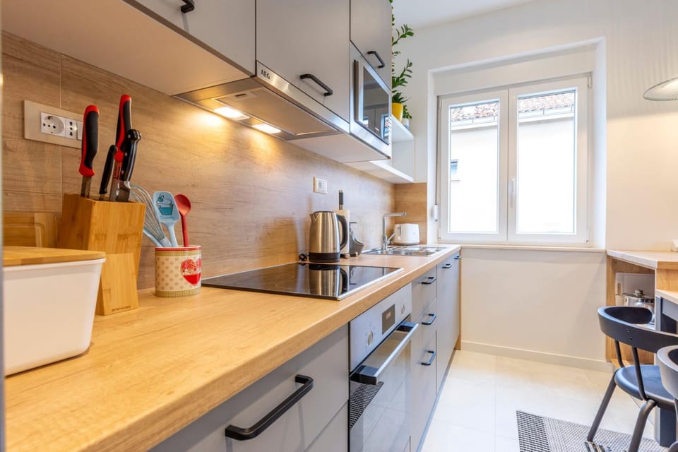 Kitchen or kitchenette, dishwasher, minibar, oven, pet friendly, stove, toaster