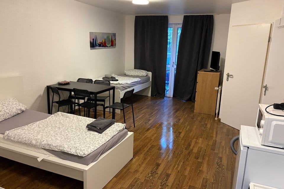 Bed, TV and multimedia, Photo of the whole room, Seating area, Dining area, Bedroom