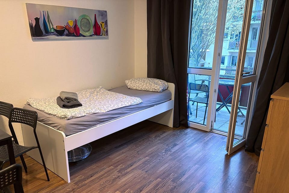 Bed, Photo of the whole room, Dining area, Bedroom