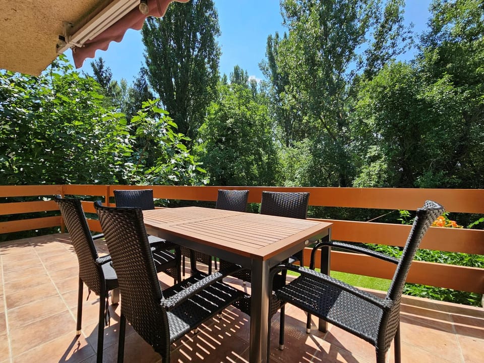 Balcony/Terrace, Garden view
