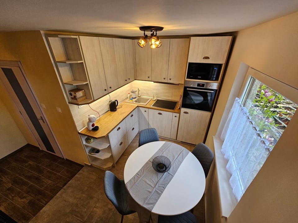 Kitchen or kitchenette, Dining area, dishwasher, minibar, pet friendly, stove