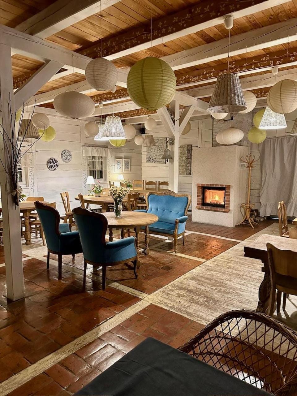 Restaurant/places to eat, Lounge or bar