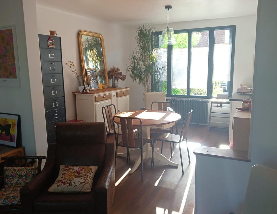 Seating area, Dining area, Meals