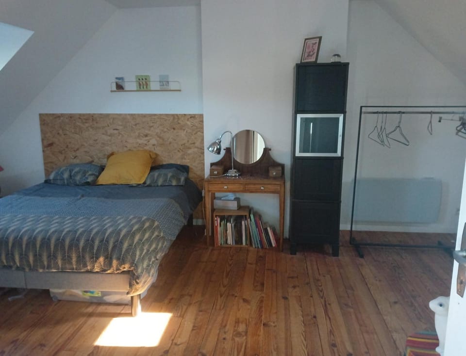 Bed, Photo of the whole room, Bedroom
