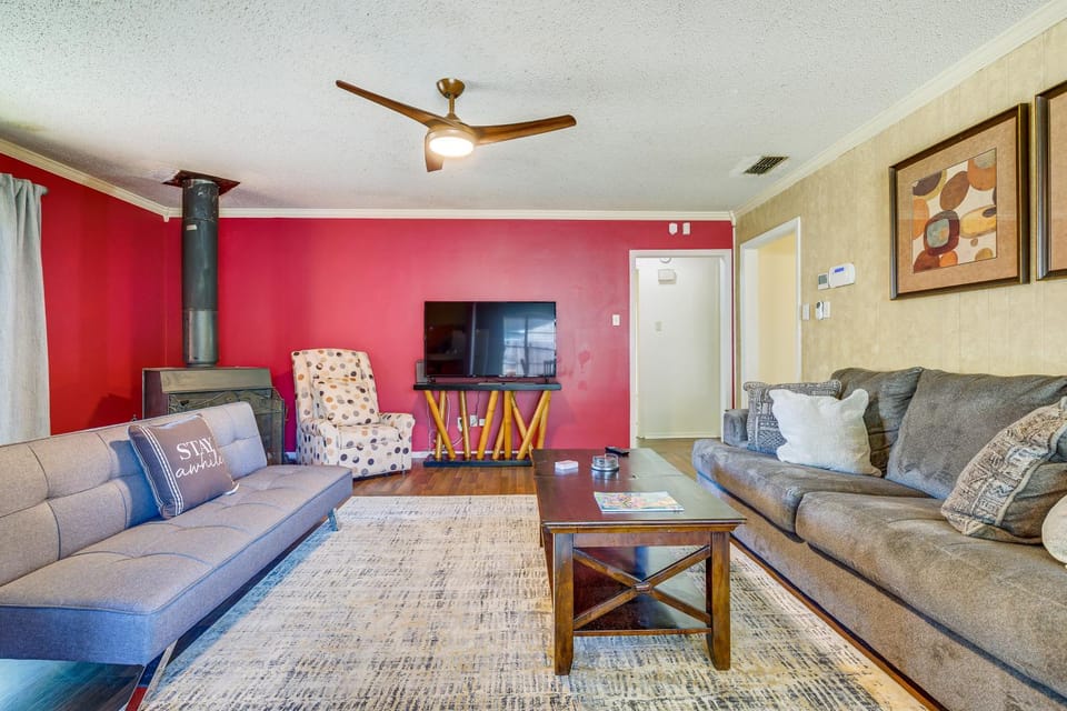 Family-Friendly Mobile Retreat with Spacious Yard! House in Mobile