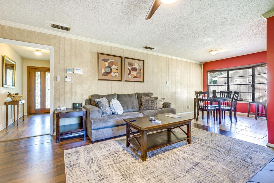 Family-Friendly Mobile Retreat with Spacious Yard! House in Mobile