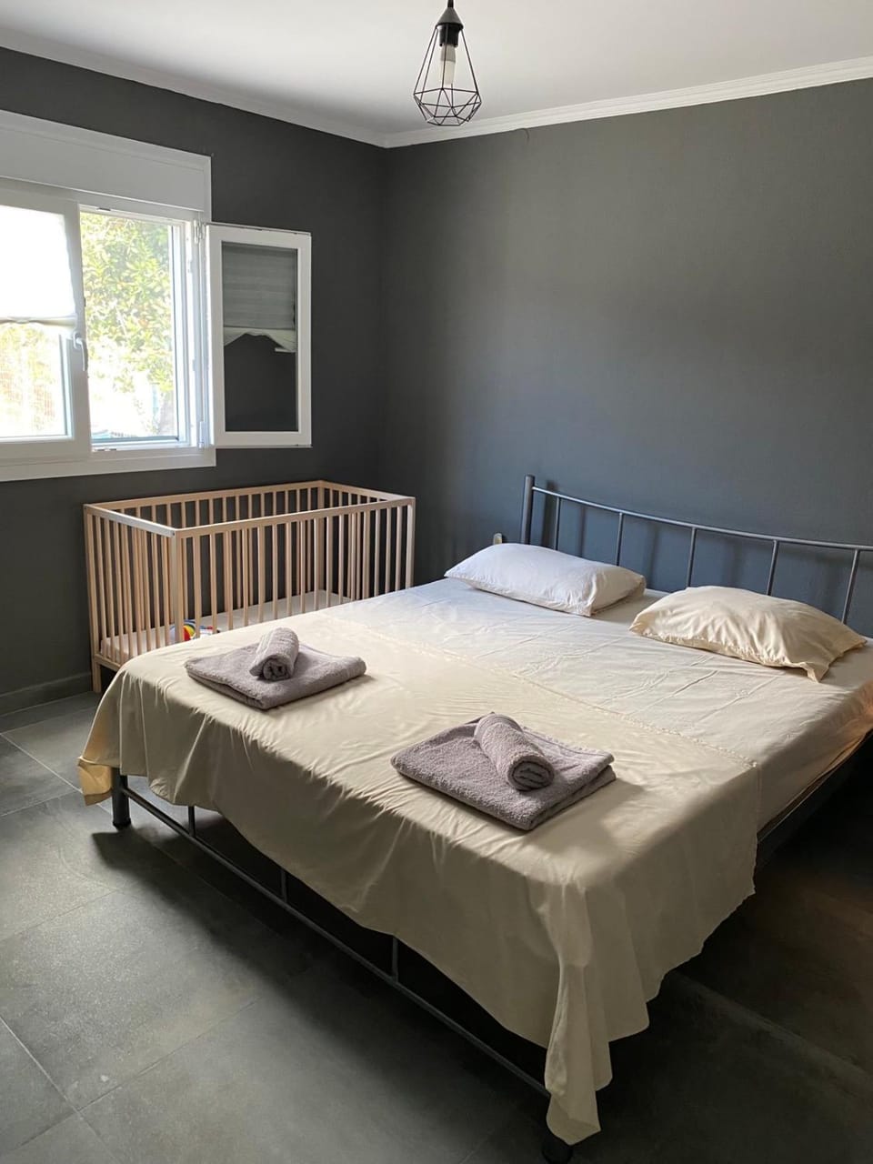 Bed, Photo of the whole room, Bedroom, towels