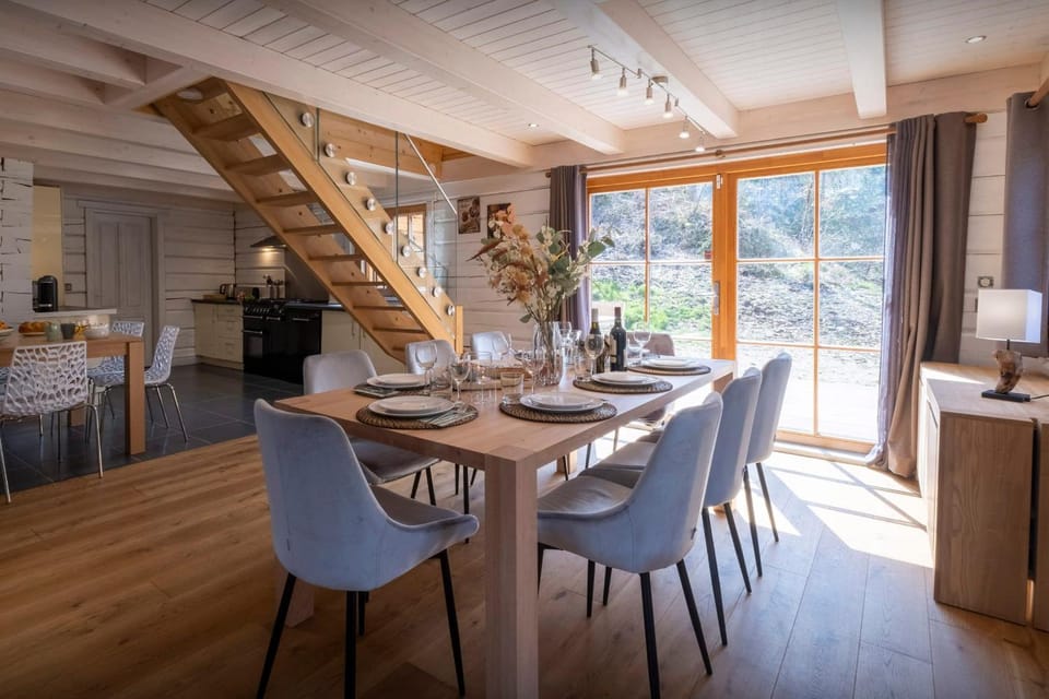 Kitchen or kitchenette, Seating area, Dining area