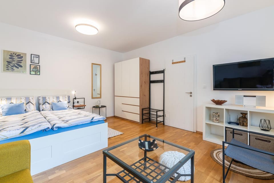 TV and multimedia, Living room, Bedroom