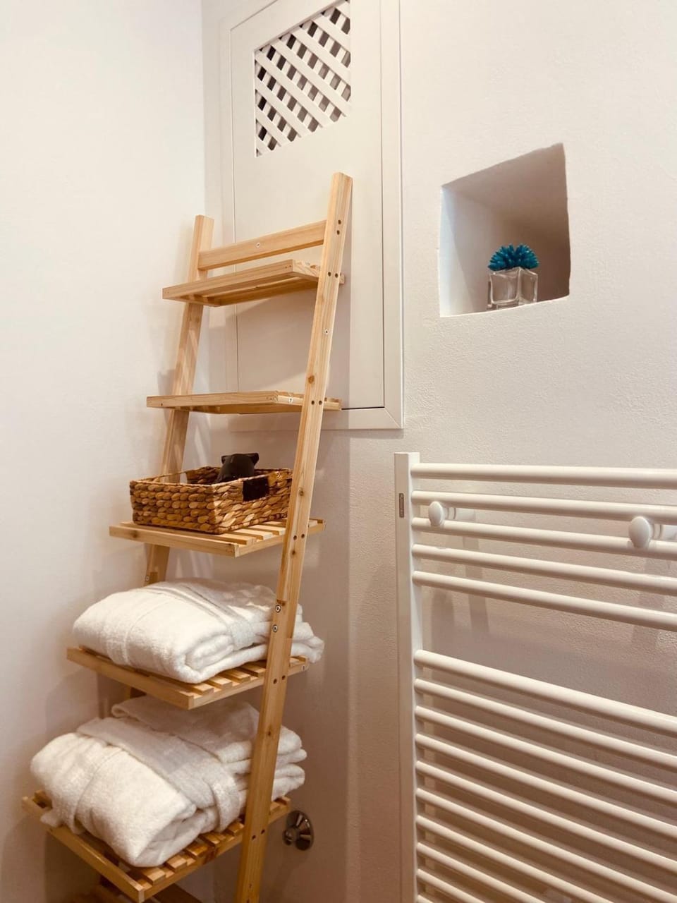 SPA homes by Pcb House in Ostuni