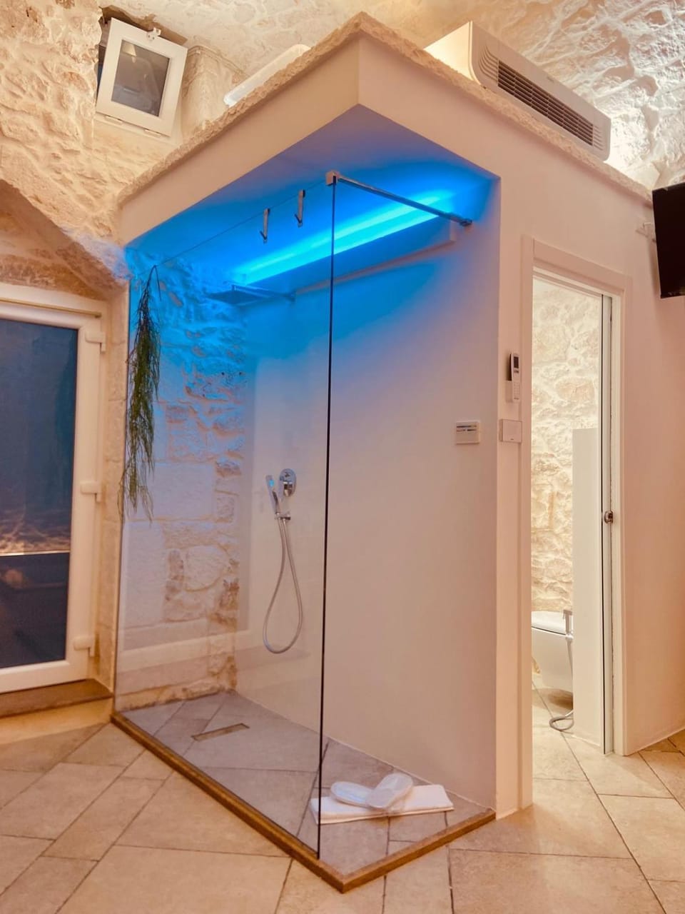 SPA homes by Pcb House in Ostuni