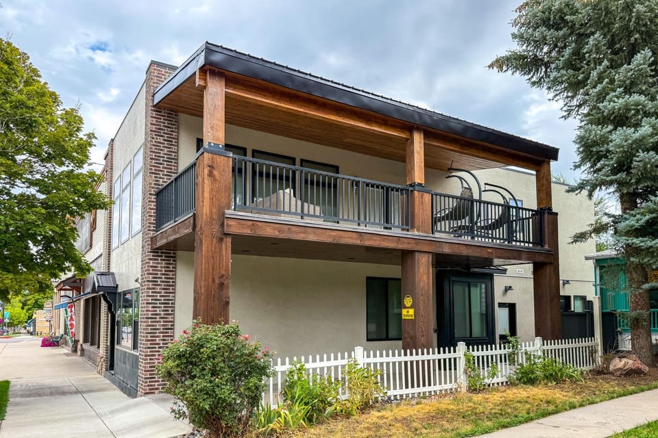 Gateway to Zion! Modern Home in Historic Parowan House in Parowan