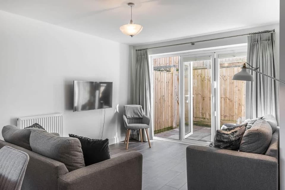 Beach Mews - Modern townhouse with patio and private parking House in Broadstairs