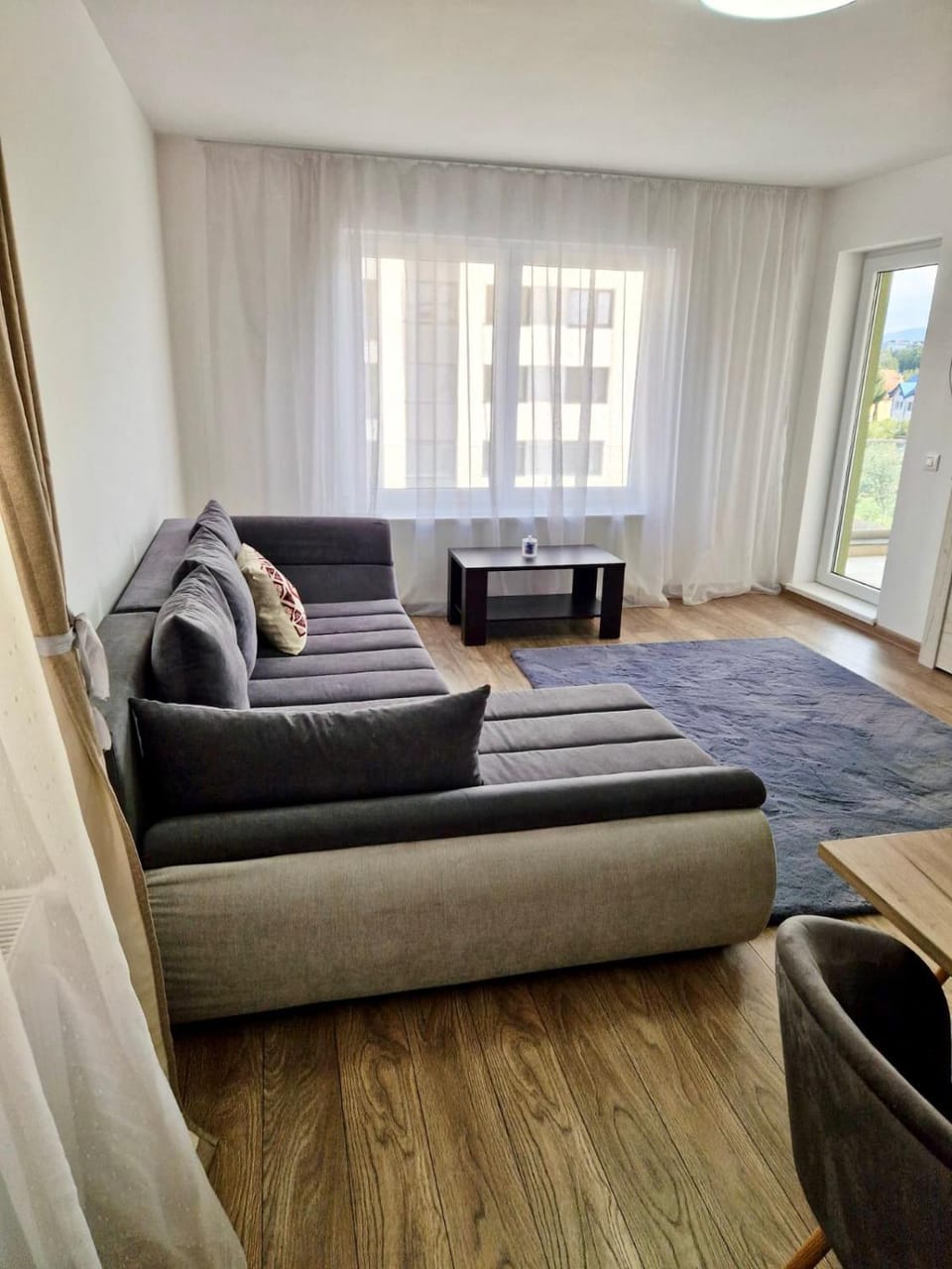 Bed, Living room, Photo of the whole room, Seating area, Bedroom