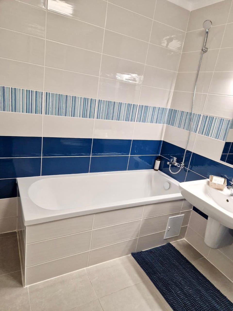 Shower, Toilet, Bathroom, Bath, towels