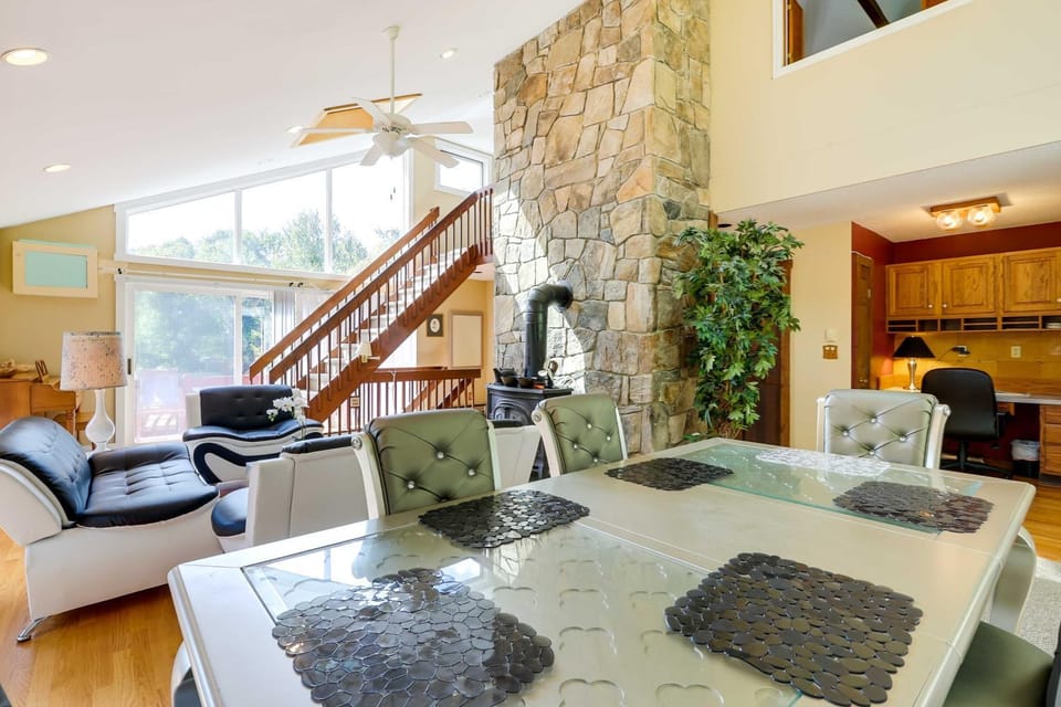 Spacious Woodbury Home w/ Pool + Hot Tub! House in Woodbury