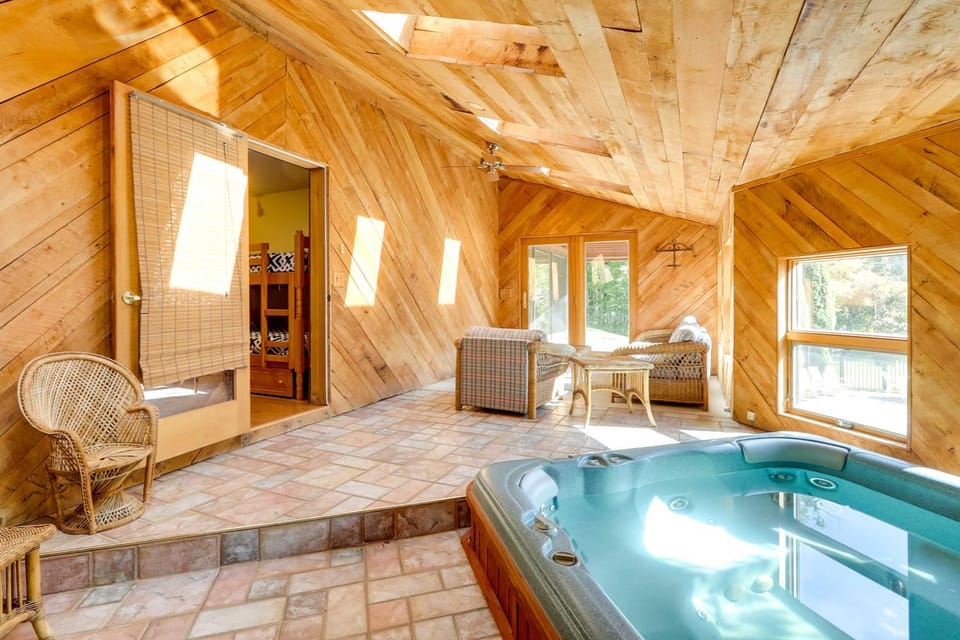 Spacious Woodbury Home w/ Pool + Hot Tub! House in Woodbury