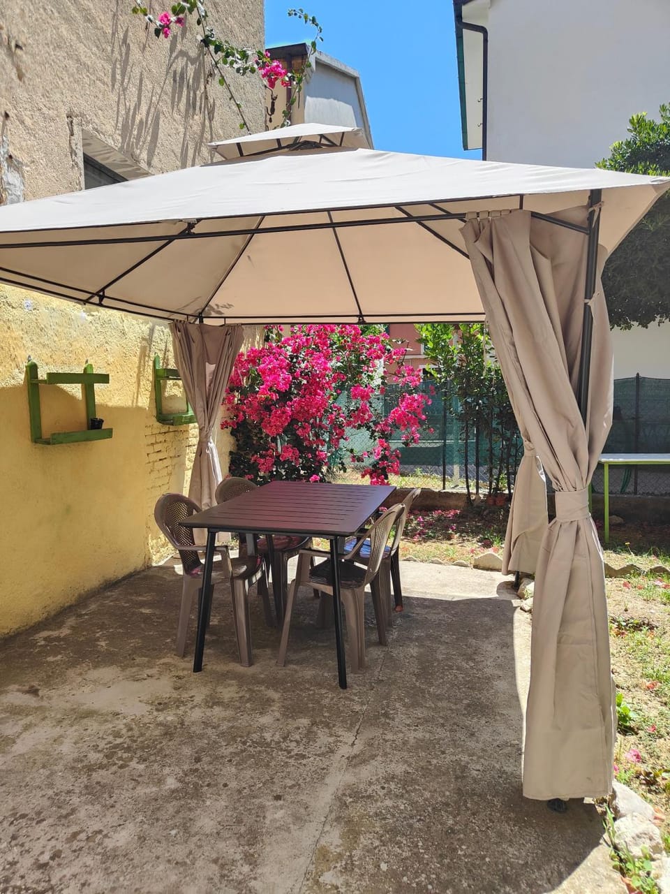 Garden, Breakfast