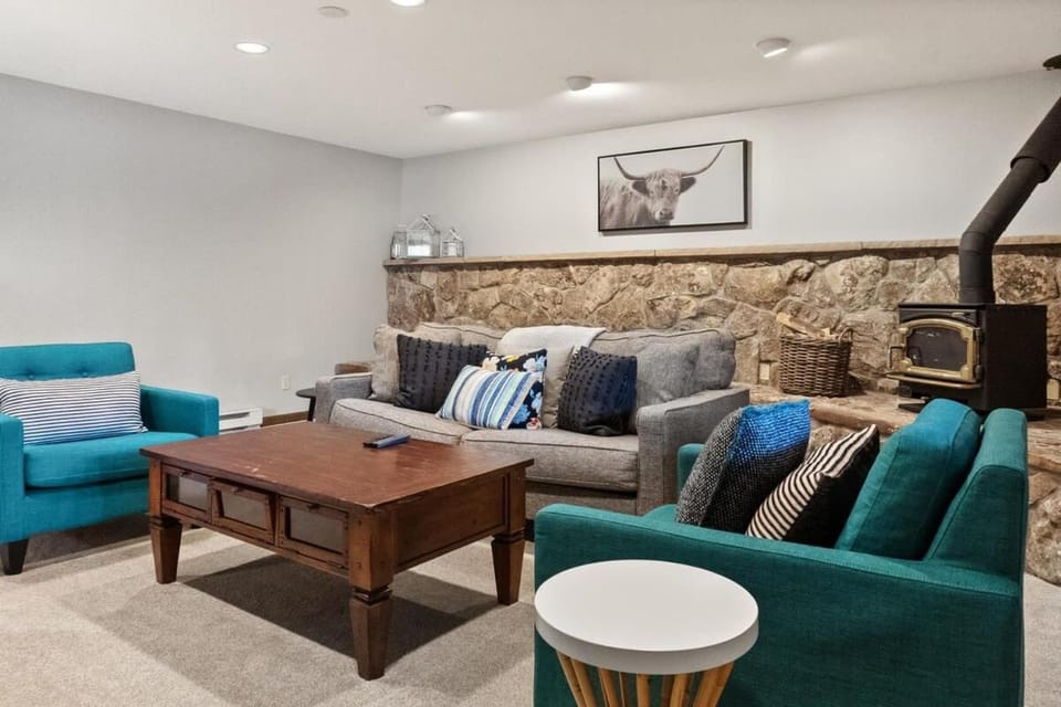 Peaceful 5BR Retreat with Hot Tub House in Breckenridge