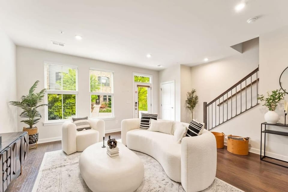 Ashburn 4-BR Homestay Close to Dulles & METRO House in Ashburn
