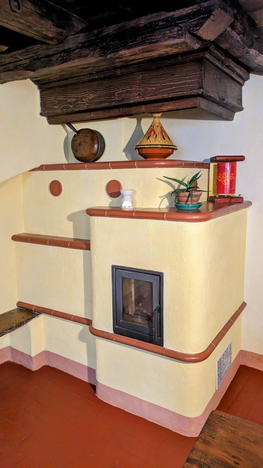 Kitchen or kitchenette, flat iron