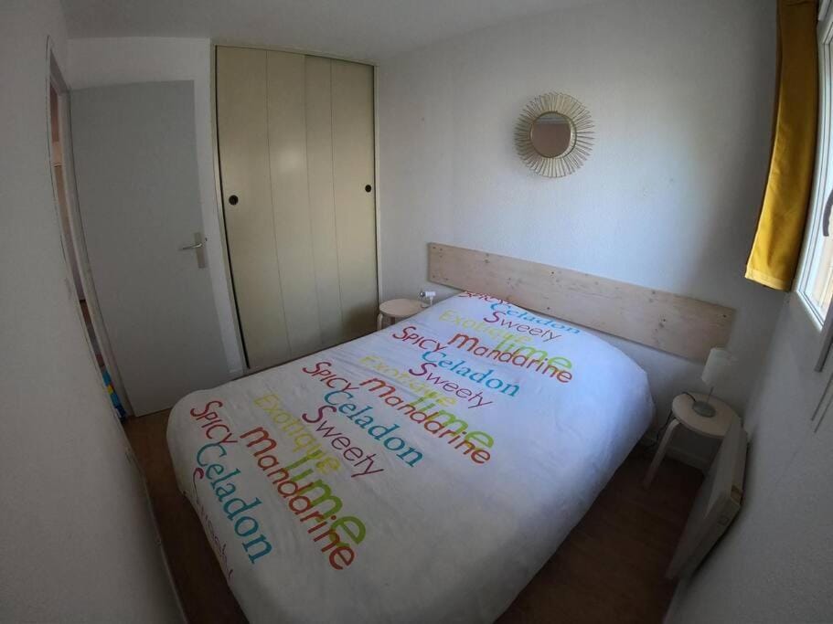 Bed, Photo of the whole room, Bedroom, wardrobe