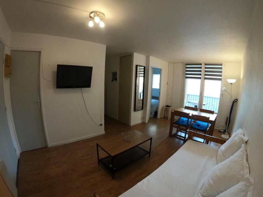 TV and multimedia, Living room, Dining area