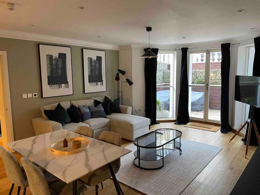 Stunning apartment by The Leas, West End Apartment in Folkestone