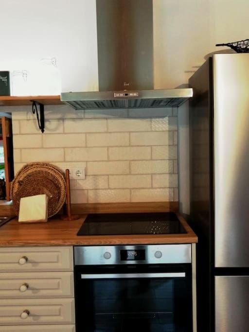 Kitchen or kitchenette, pet friendly, stove