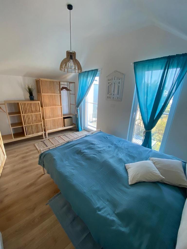 Bed, Photo of the whole room, Bedroom, wardrobe