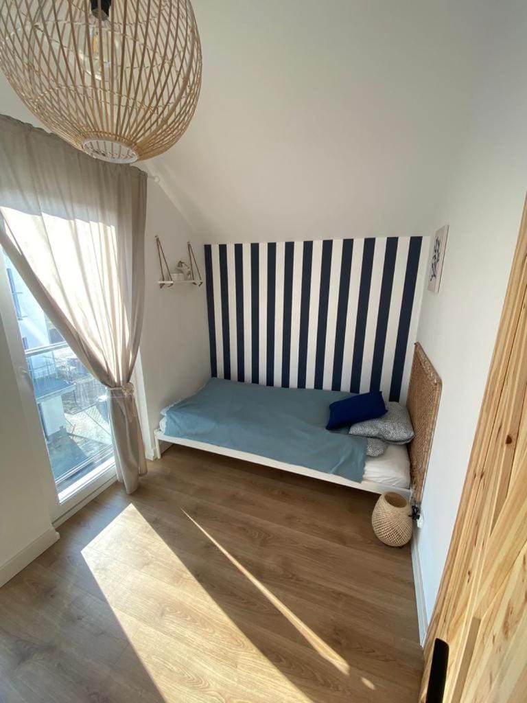 Bed, Photo of the whole room, Bedroom, internet