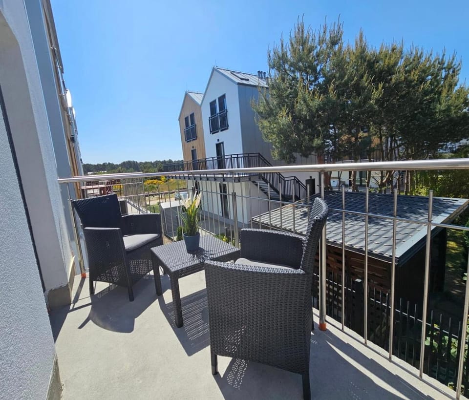 Patio, Day, Seating area