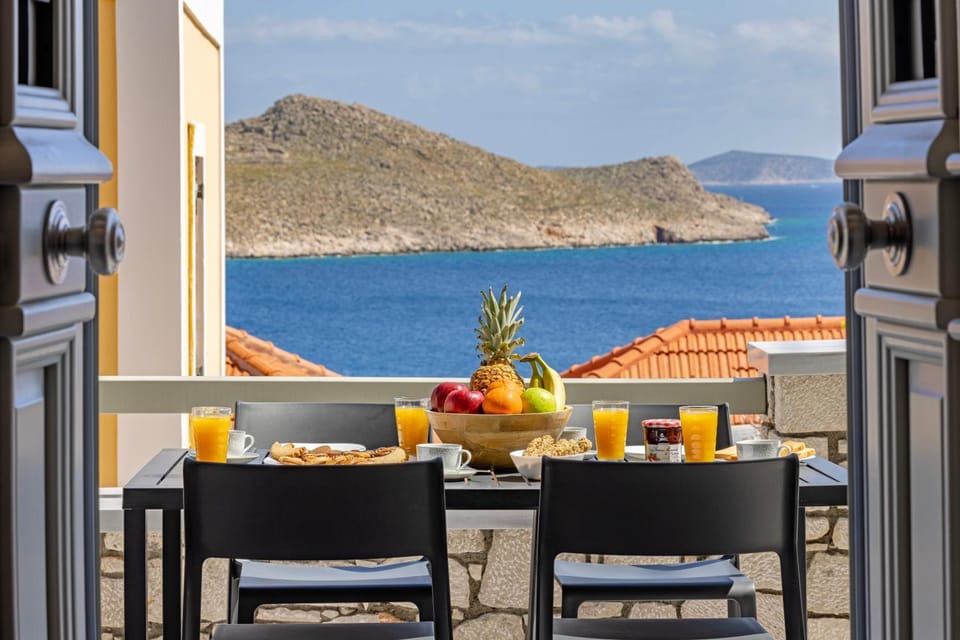Day, Natural landscape, View (from property/room), Balcony/Terrace, Dining area, Mountain view, Sea view