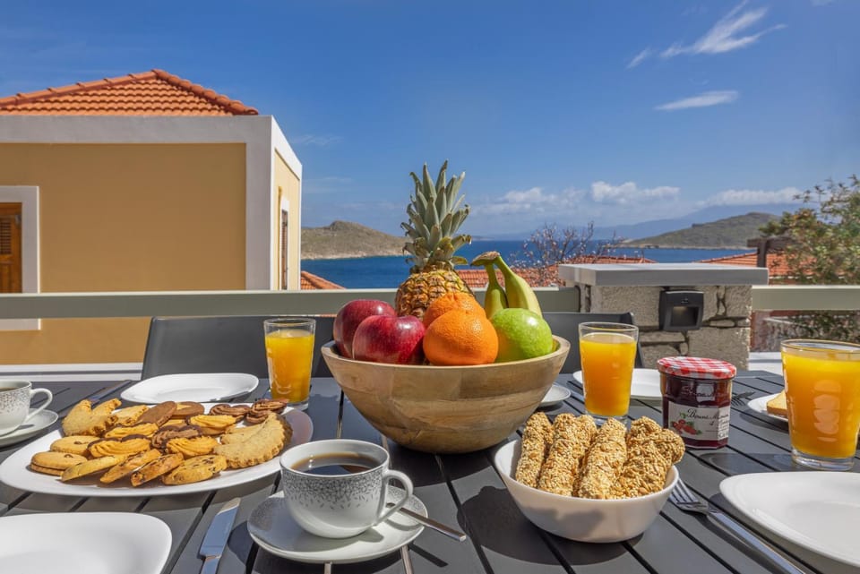 Day, Natural landscape, View (from property/room), Balcony/Terrace, Dining area, Mountain view, Sea view